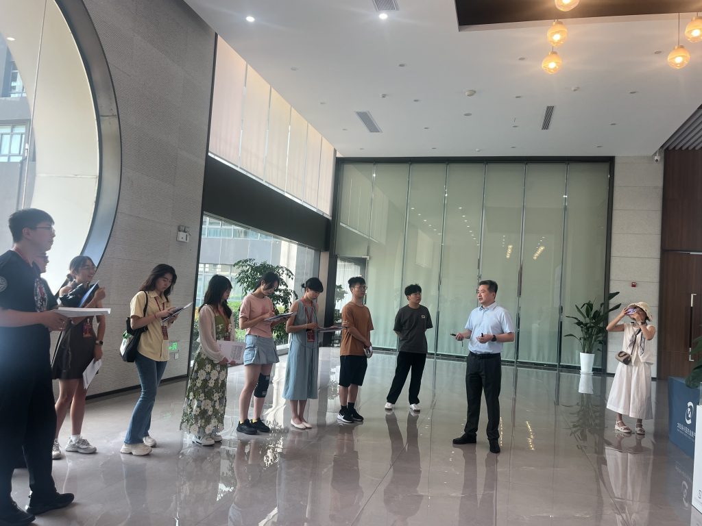 北京大学“力行计划”博士团队赴保兴医药健康产业园考察交流，探索产教融合新蓝图！